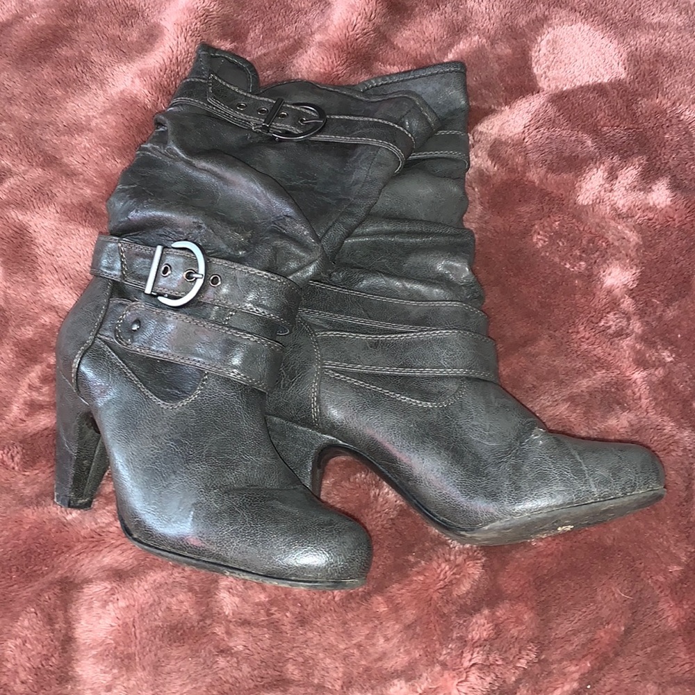 Slightly worn but still in good condition just don’t wear anymore